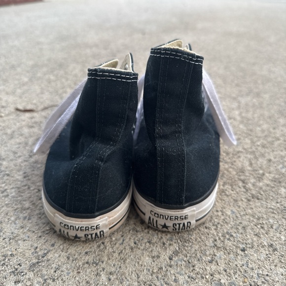 High top black and white converse chucks - Picture 4 of 4